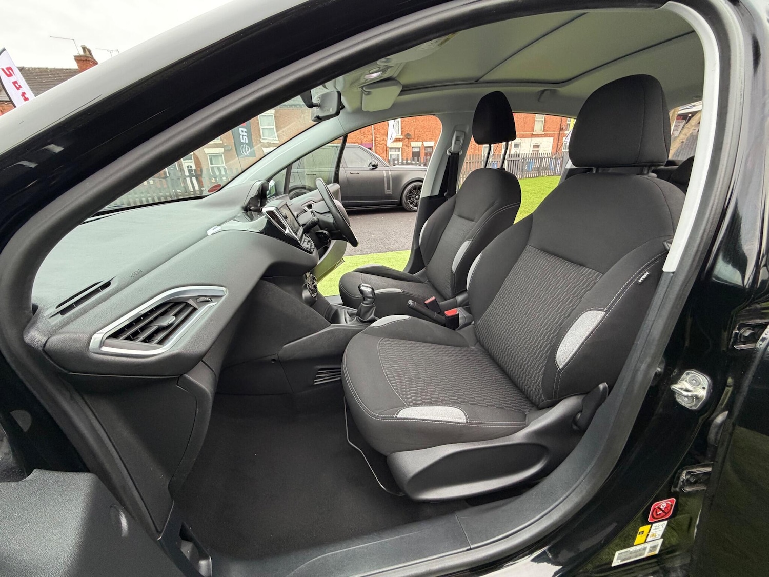 Used Peugeot 208 2015 for sale - 77191225: Photo 32