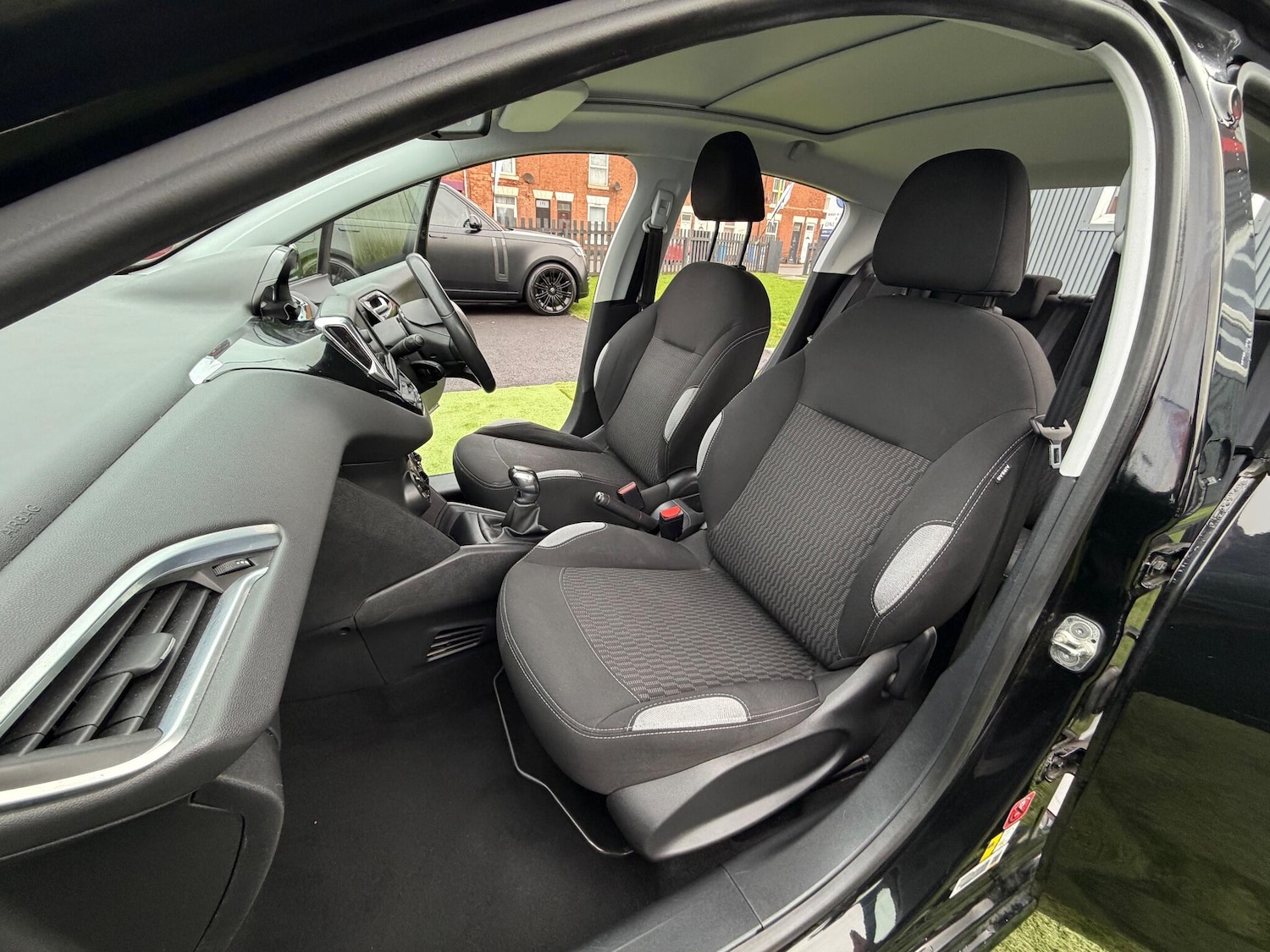 Used Peugeot 208 2015 for sale - 77191225: Photo 34