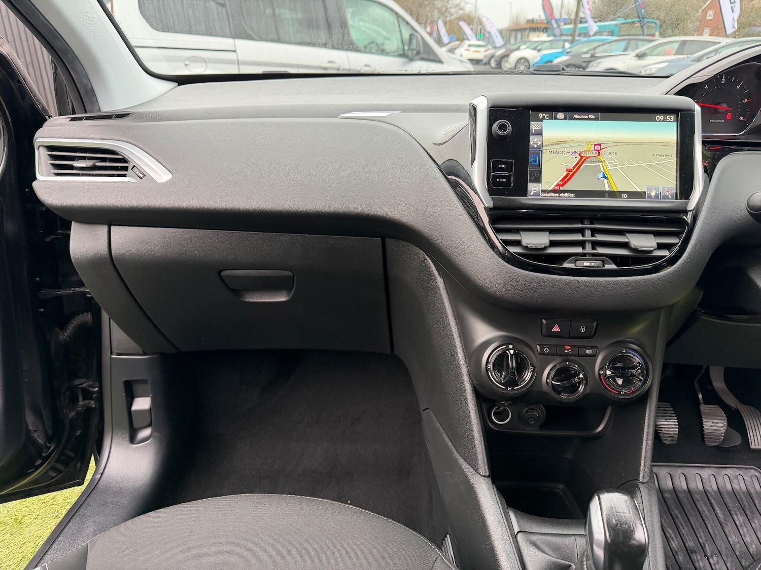 Used Peugeot 208 2015 for sale - 77191225: Photo 40