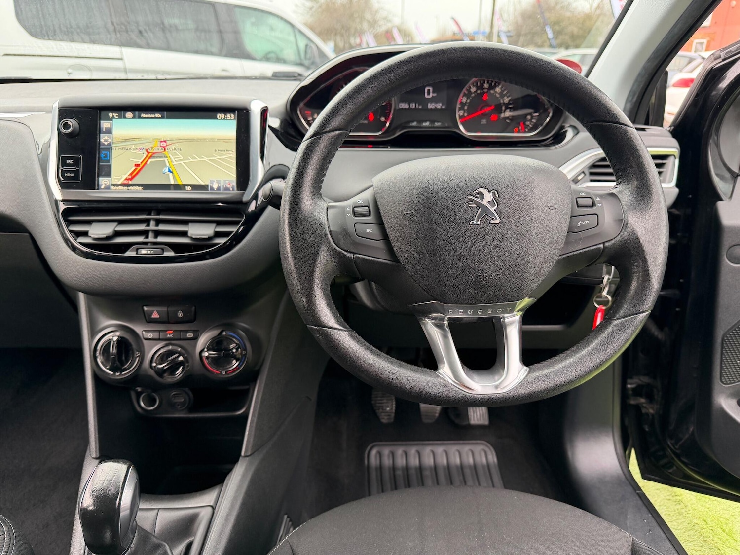 Used Peugeot 208 2015 for sale - 77191225: Photo 41