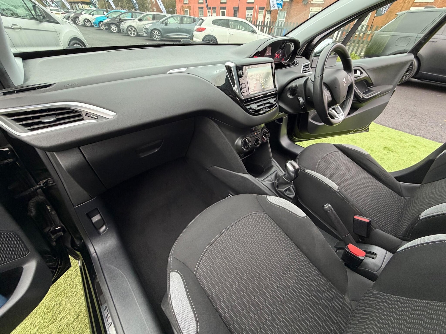 Used Peugeot 208 2015 for sale - 77191225: Photo 42