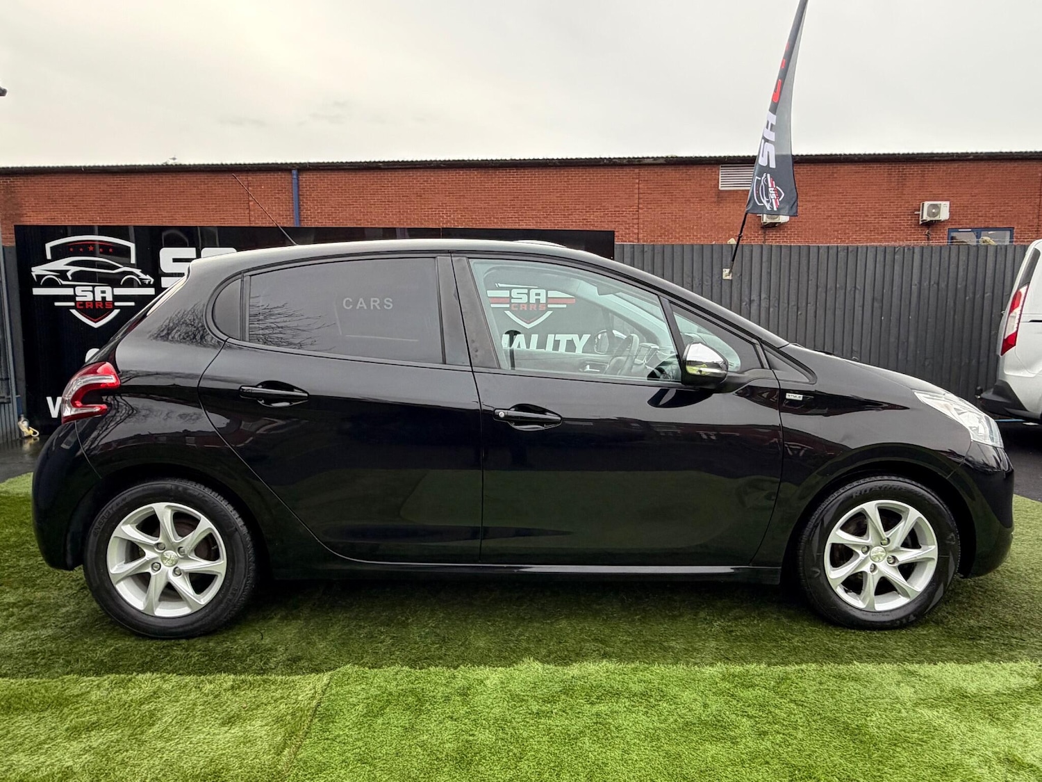 Used Peugeot 208 2015 for sale - 77191225: Photo 7