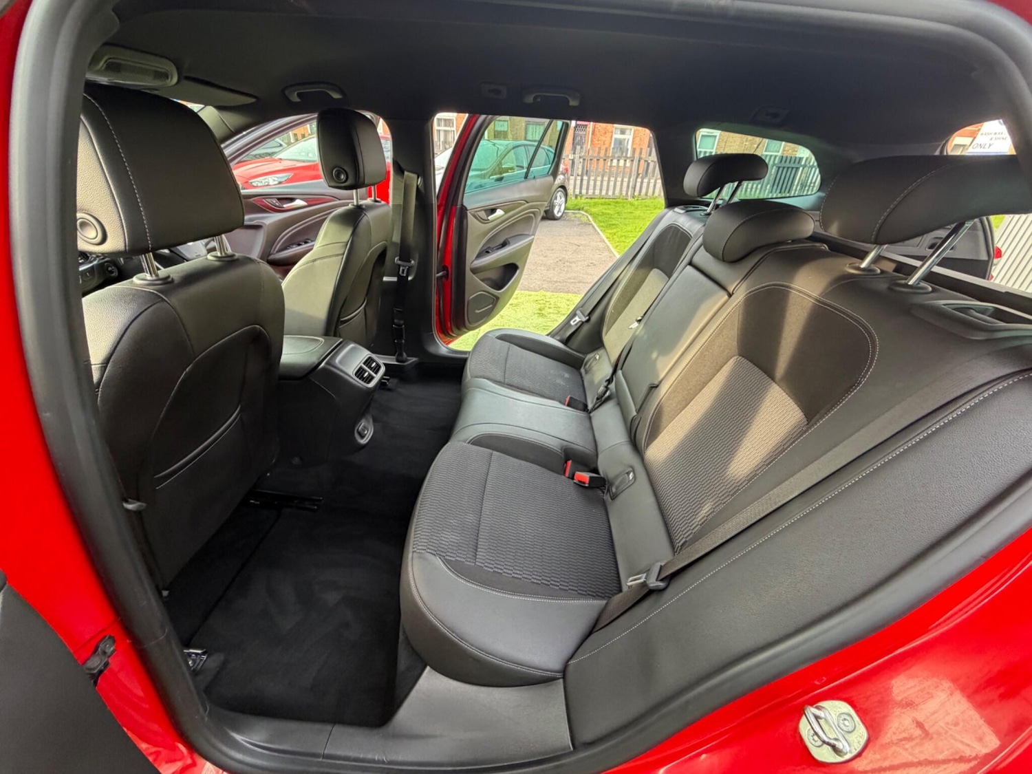 Used Vauxhall Insignia 2017 for sale - 77969668: Photo 31