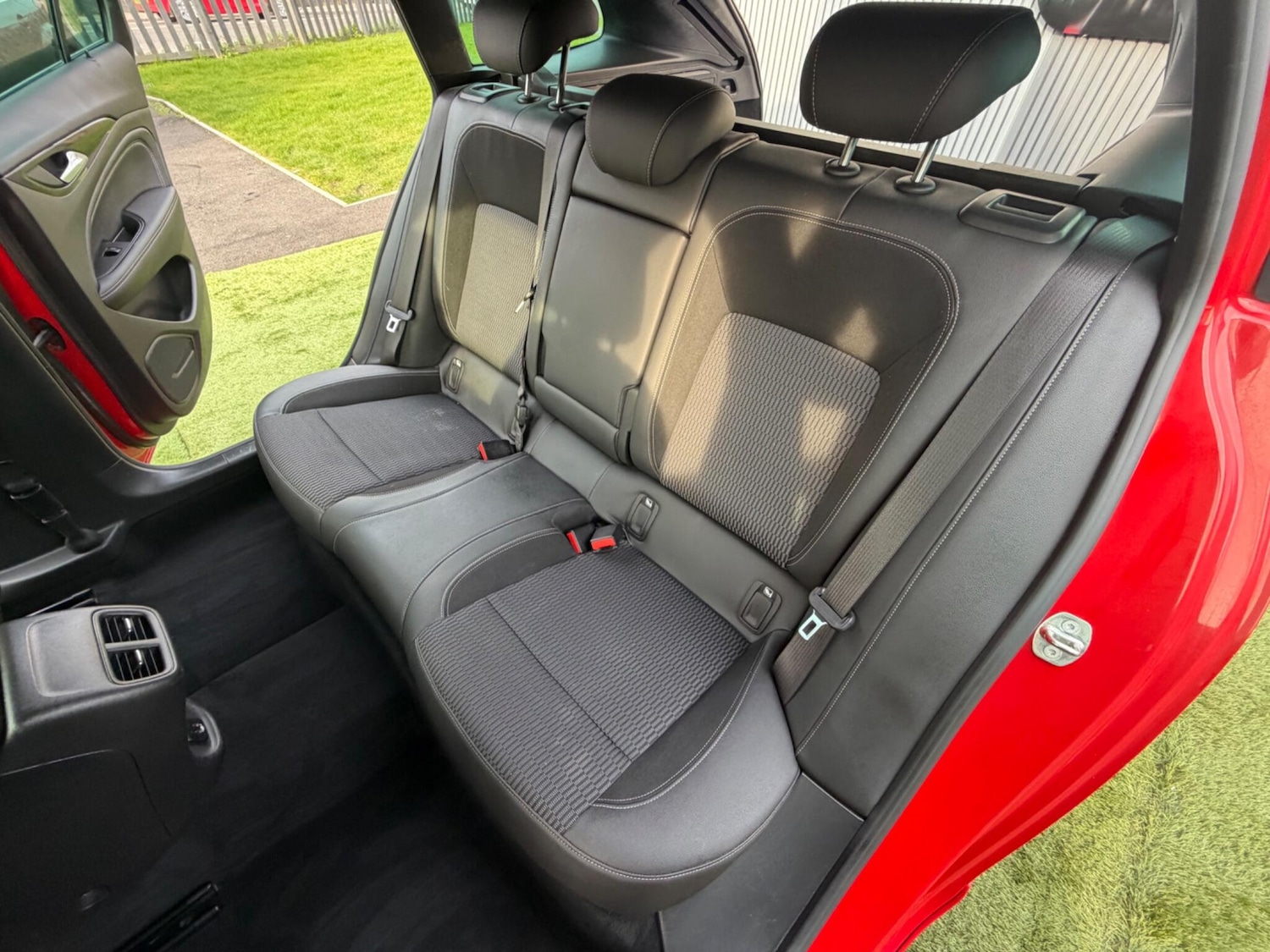 Used Vauxhall Insignia 2017 for sale - 77969668: Photo 33