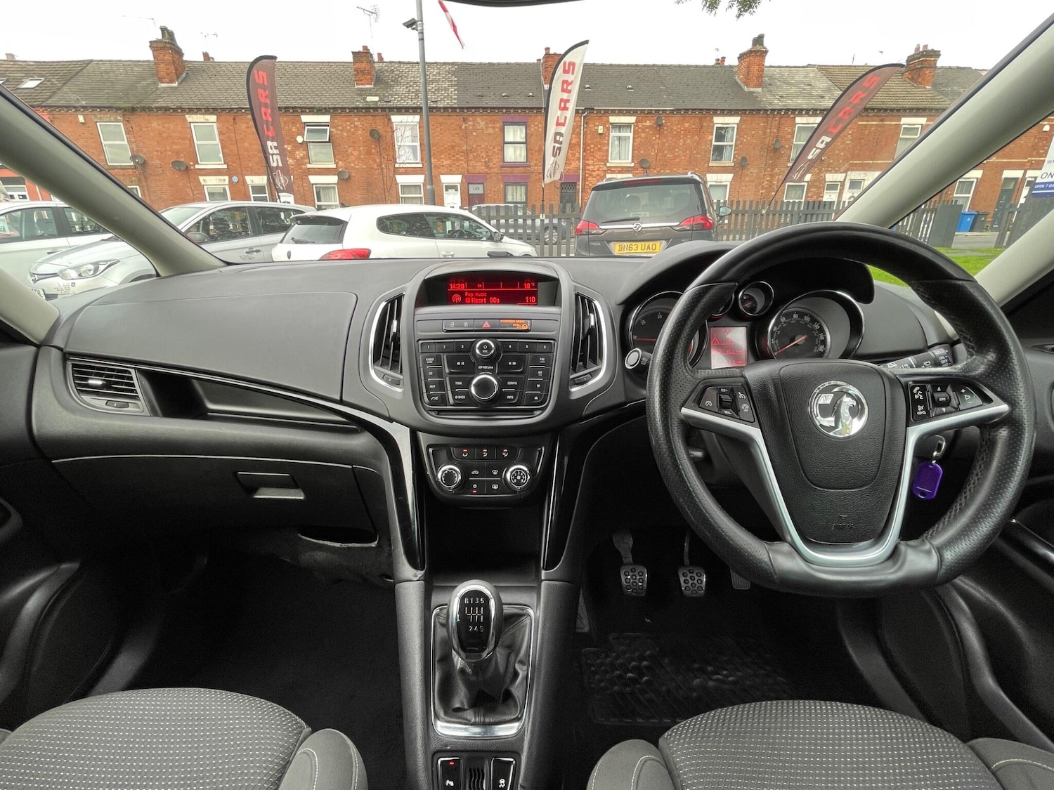 Used Vauxhall Zafira Tourer 2015 for sale - 76042531: Photo 2