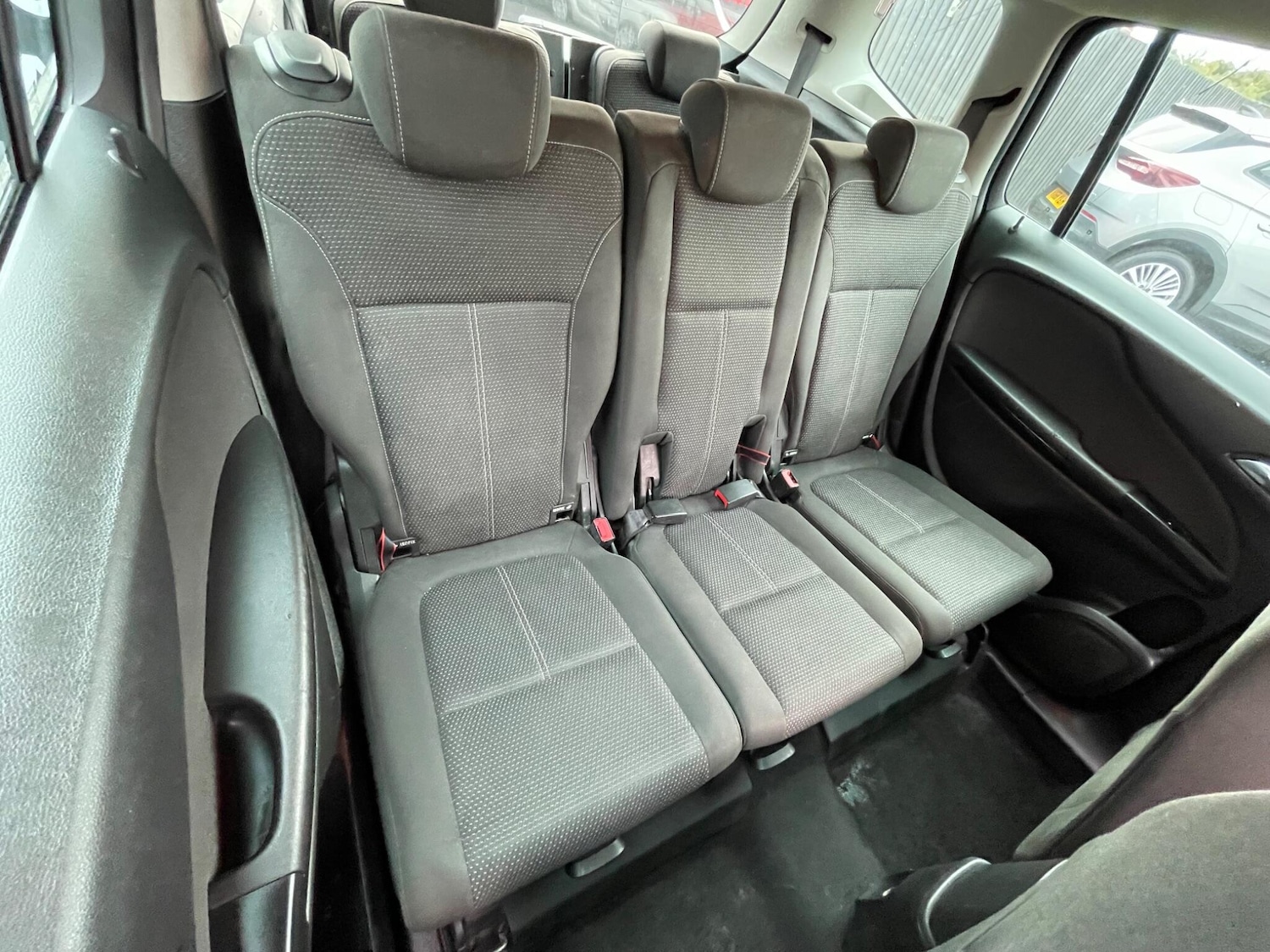 Used Vauxhall Zafira Tourer 2015 for sale - 76042531: Photo 25