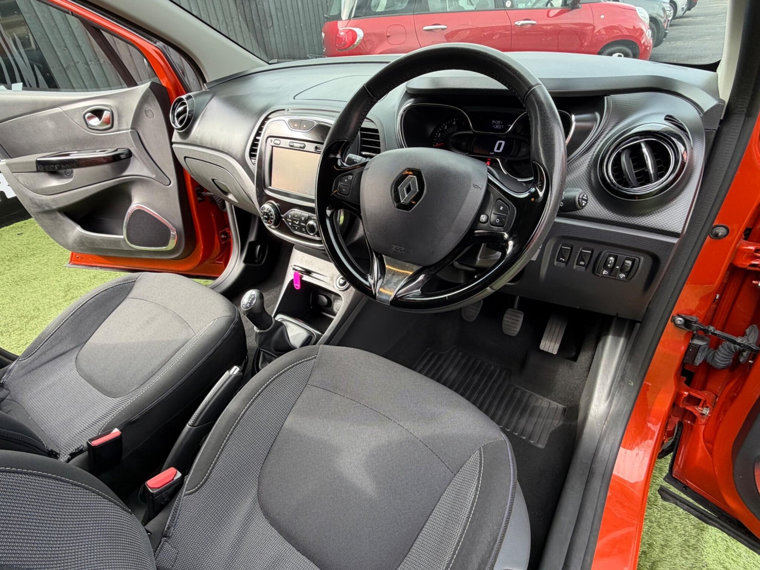 Used Renault Captur for sale - 77909191: Photo 3