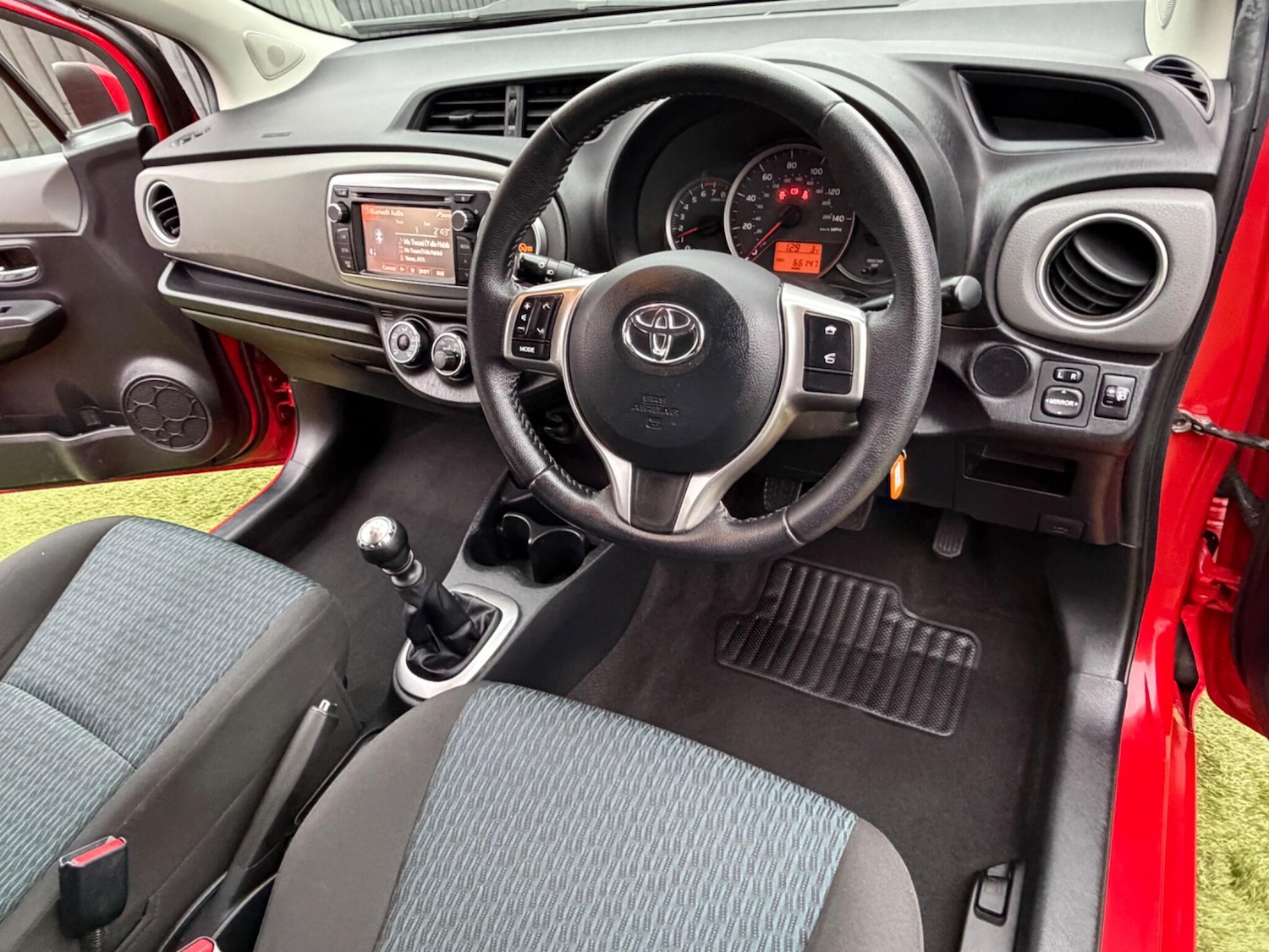 Used Toyota Yaris 2012 for sale - 77425774: Photo 3