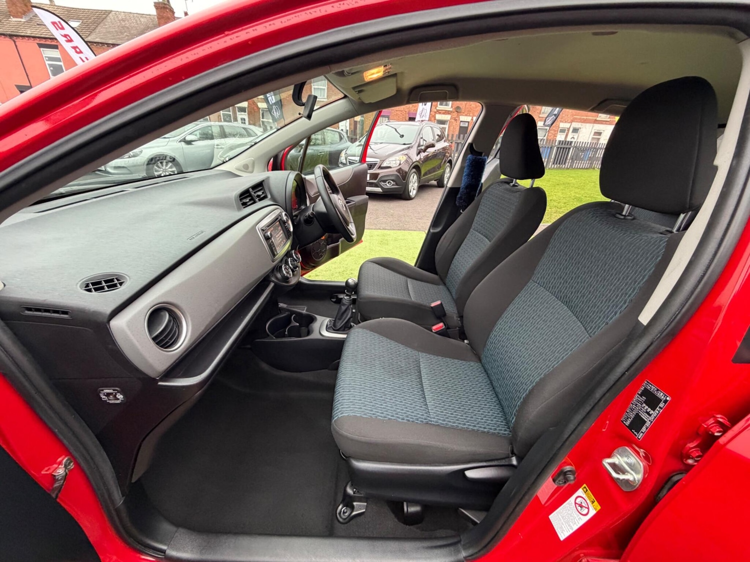 Used Toyota Yaris 2012 for sale - 77425774: Photo 31