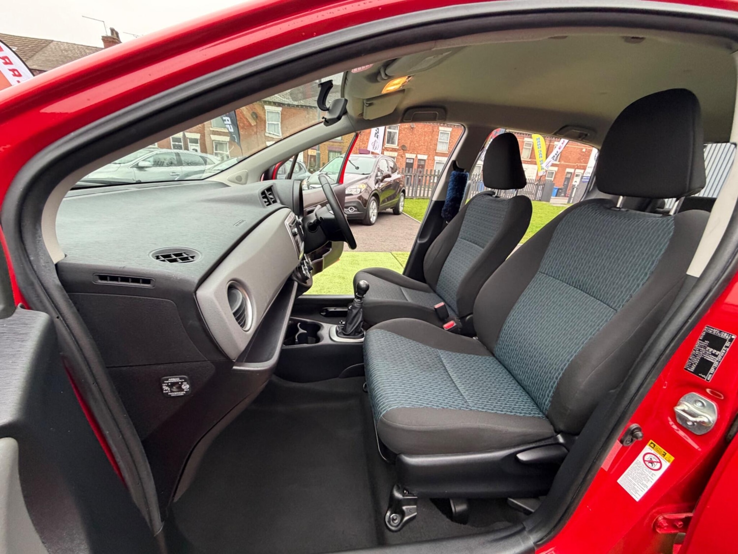 Used Toyota Yaris 2012 for sale - 77425774: Photo 32