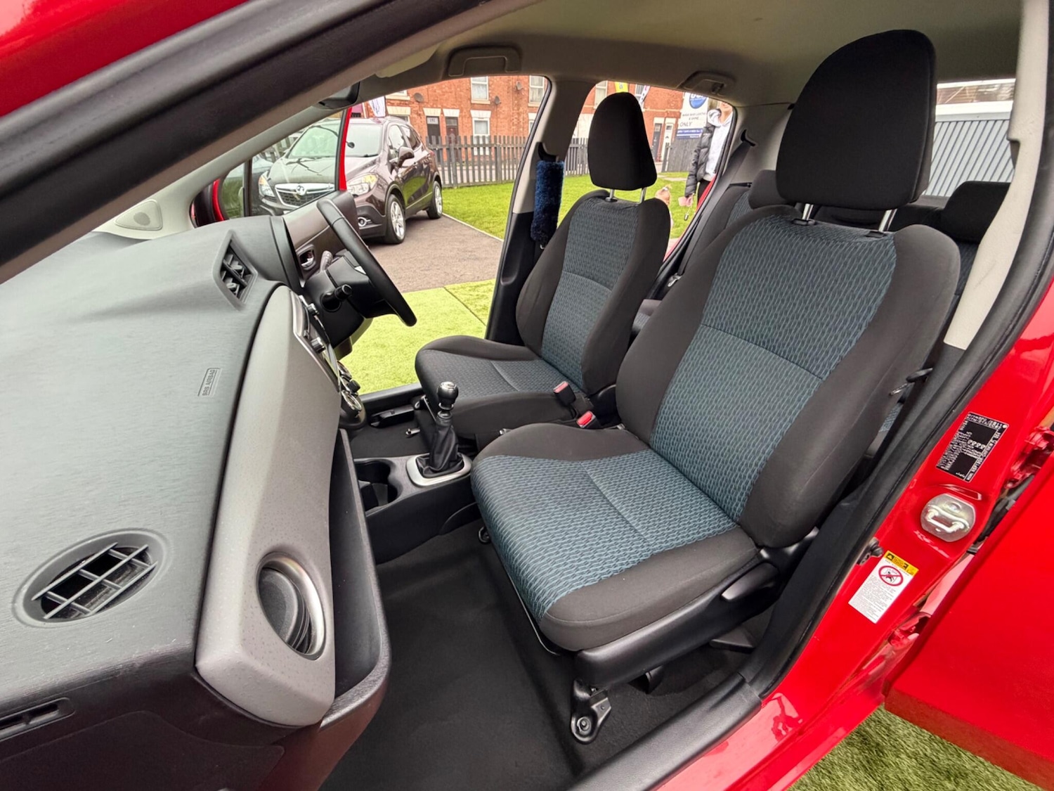 Used Toyota Yaris 2012 for sale - 77425774: Photo 33