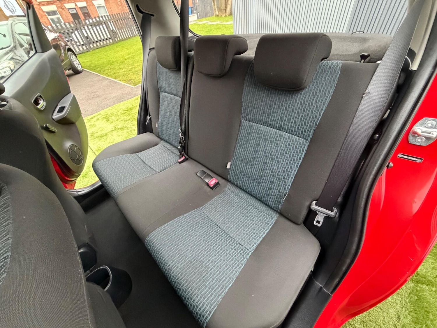 Used Toyota Yaris 2012 for sale - 77425774: Photo 37