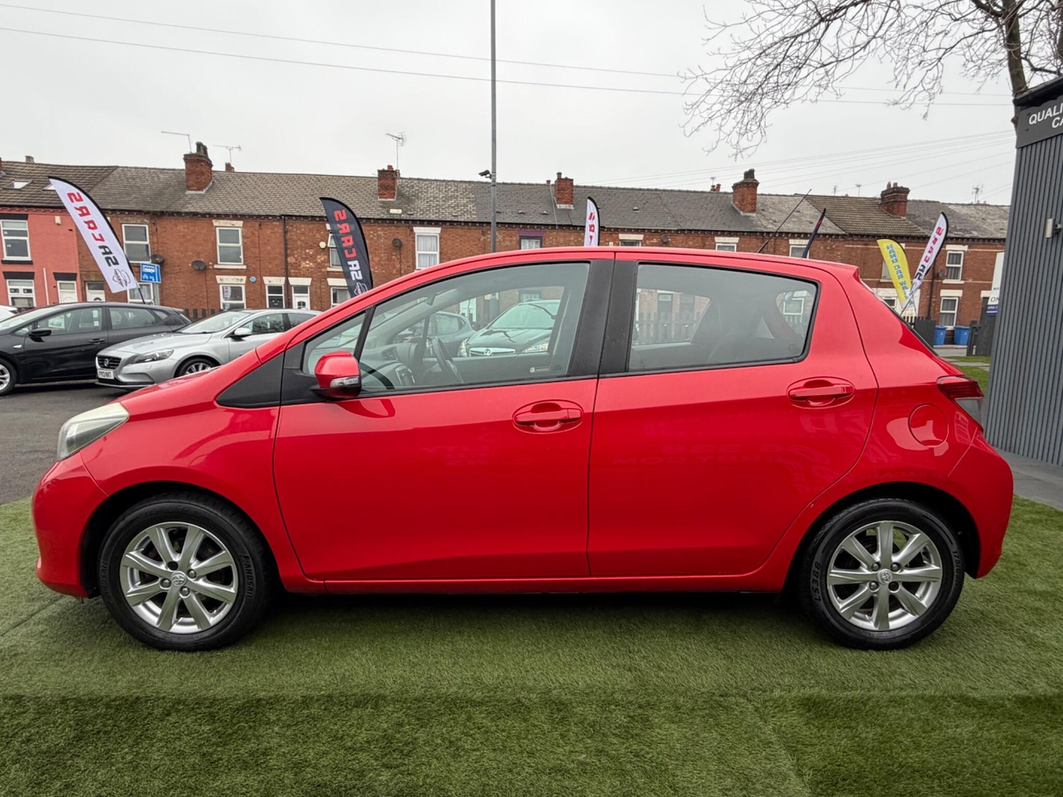 Used Toyota Yaris 2012 for sale - 77425774: Photo 8