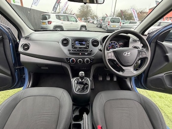 Used Hyundai i10 2018 for sale - 77411426: Photo