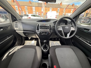 Used Hyundai i20 2014 for sale - 76042638: Photo 2