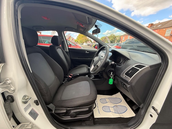Used Hyundai i20 2014 for sale - 76042638: Photo 38