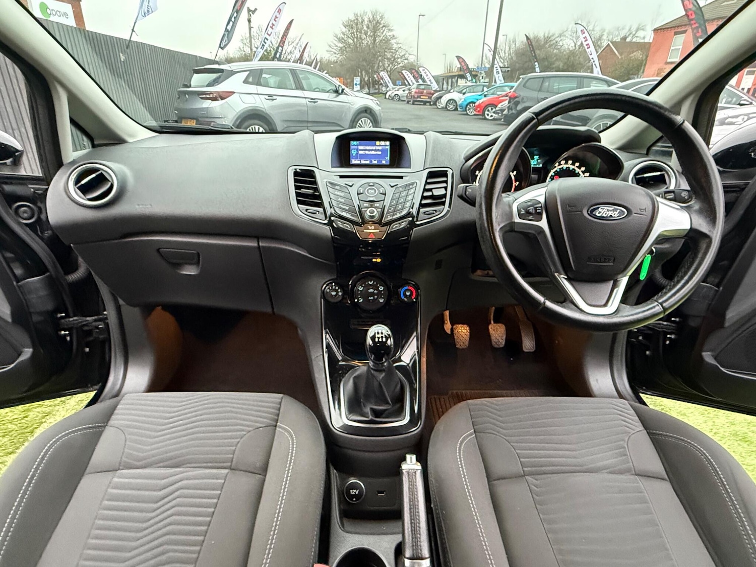 Used Ford Fiesta 2017 for sale - 77040317: Photo 2