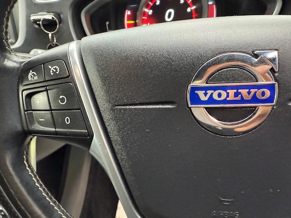 Used Volvo V40 2015 for sale - 76239612: Photo 45