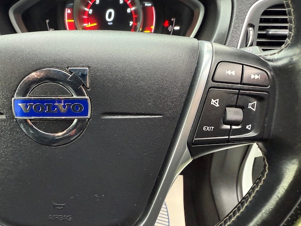 Used Volvo V40 2015 for sale - 76239612: Photo 46