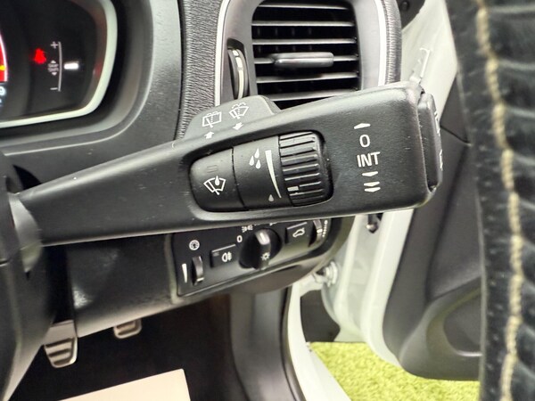 Used Volvo V40 2015 for sale - 76239612: Photo 48