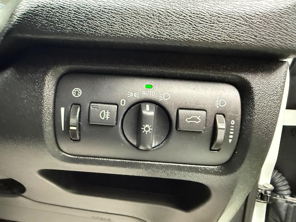 Used Volvo V40 2015 for sale - 76239612: Photo 49