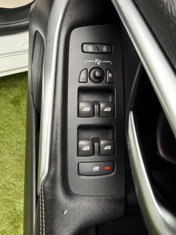 Used Volvo V40 2015 for sale - 76239612: Photo 50