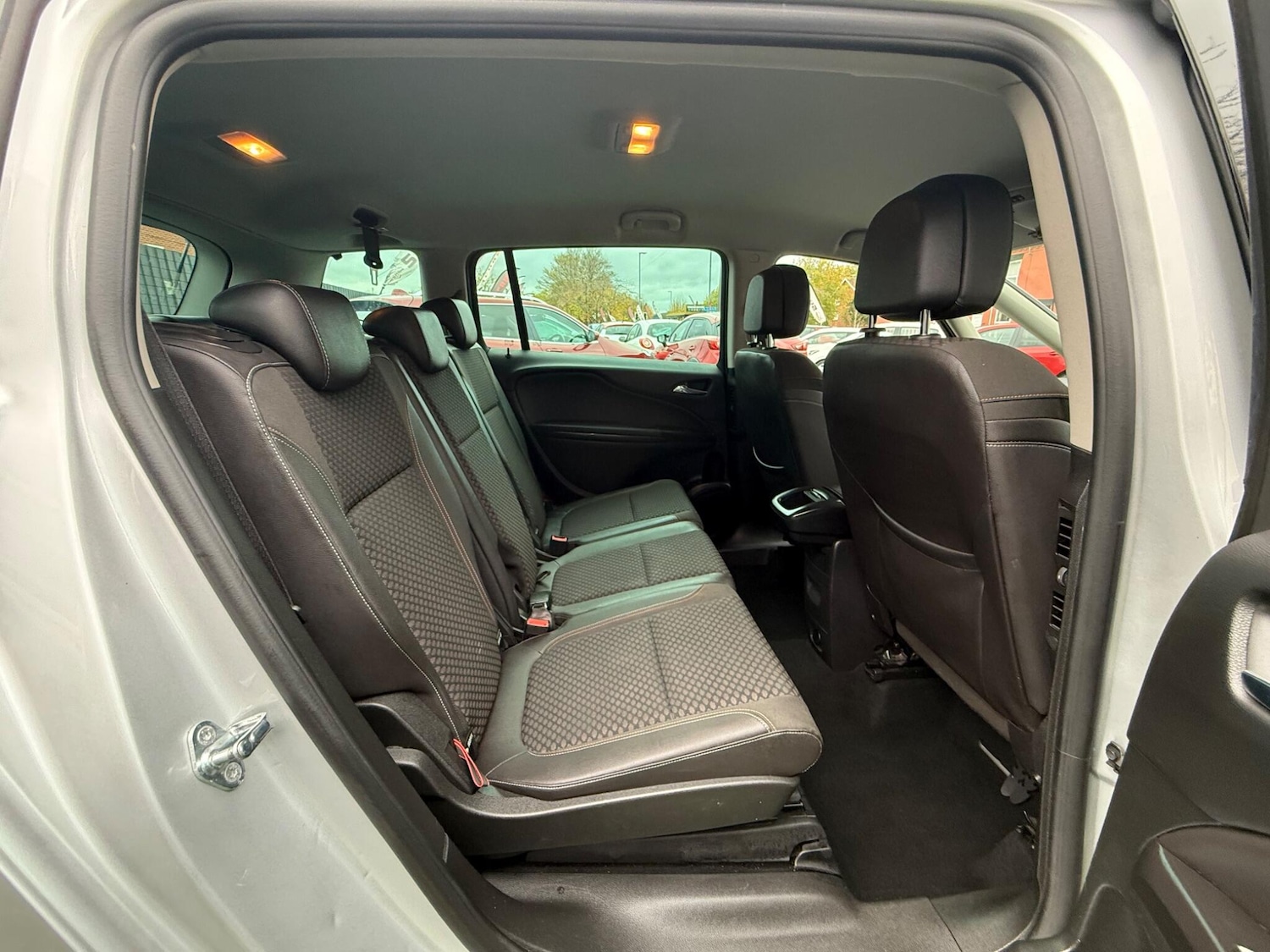 Used Vauxhall Zafira 2016 for sale - 76457357: Photo 5