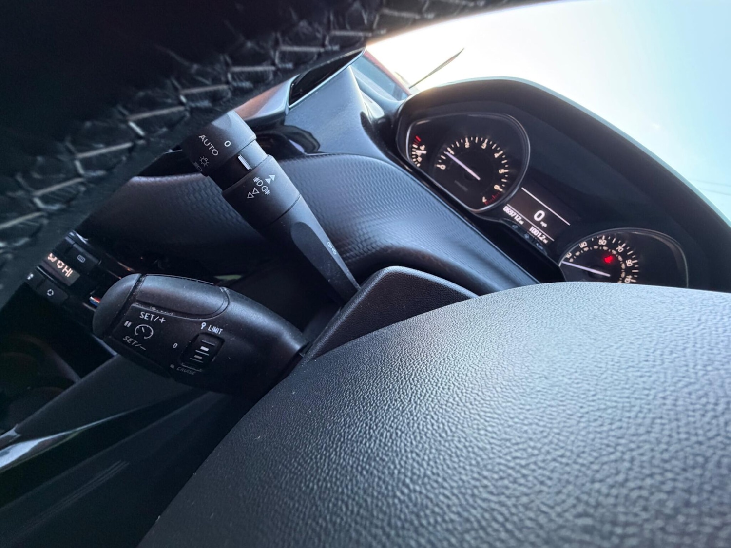 Used Peugeot 2008 2017 for sale - 77892071: Photo 22