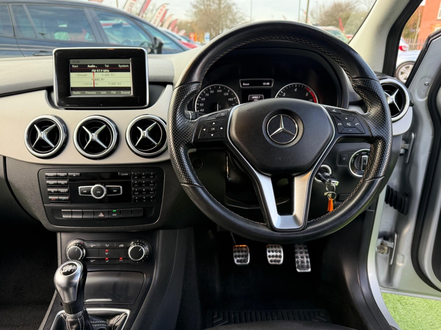 Used Mercedes-Benz B Class 2014 for sale - 76976761: Photo 39