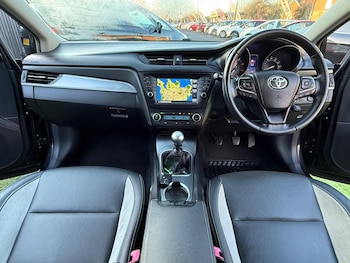 Used Toyota Avensis 2015 for sale - 77345556: Photo