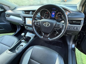 Used Toyota Avensis 2015 for sale - 77345556: Photo