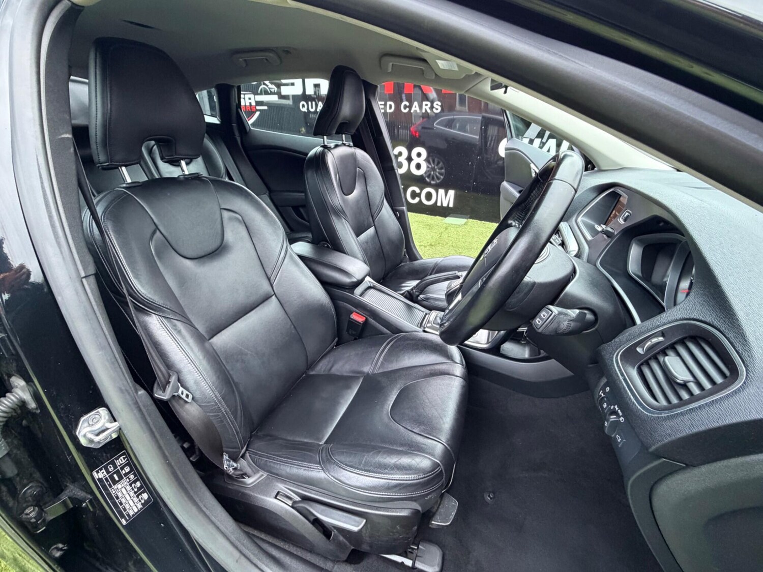 Used Volvo V40 2014 for sale - 77479485: Photo 30