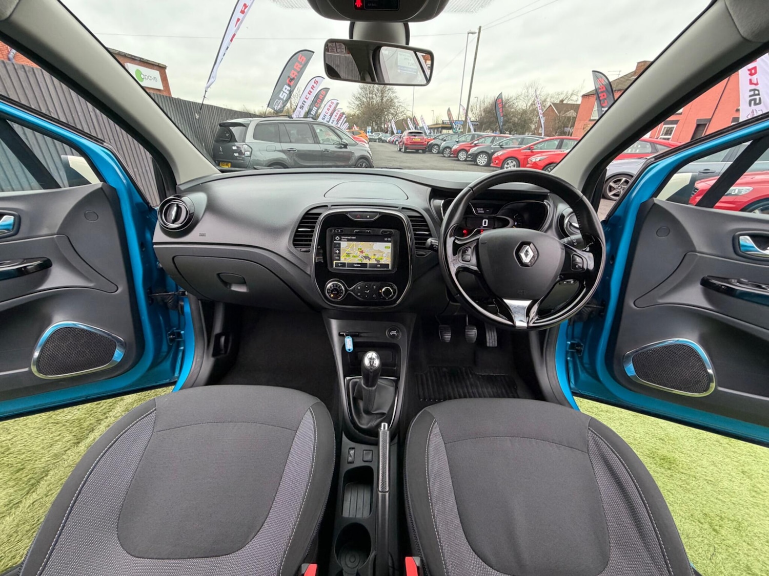 Used Renault Captur for sale - 77723361: Photo 2