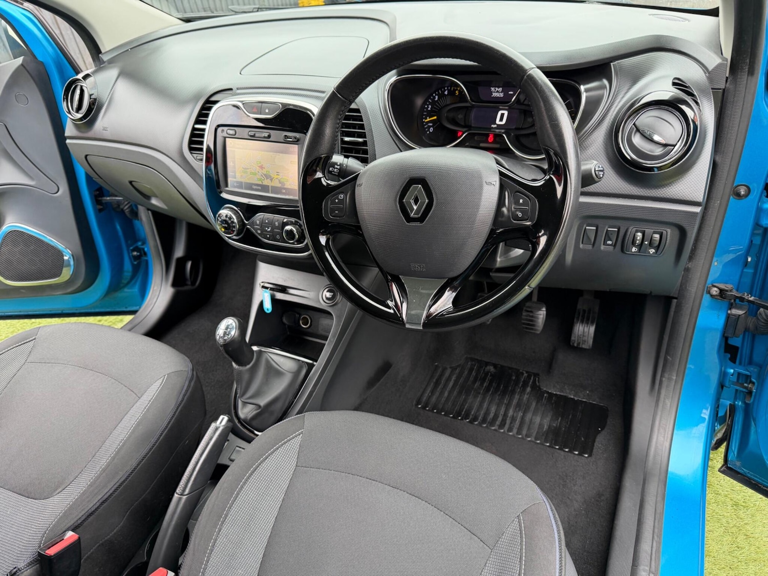 Used Renault Captur for sale - 77723361: Photo 3