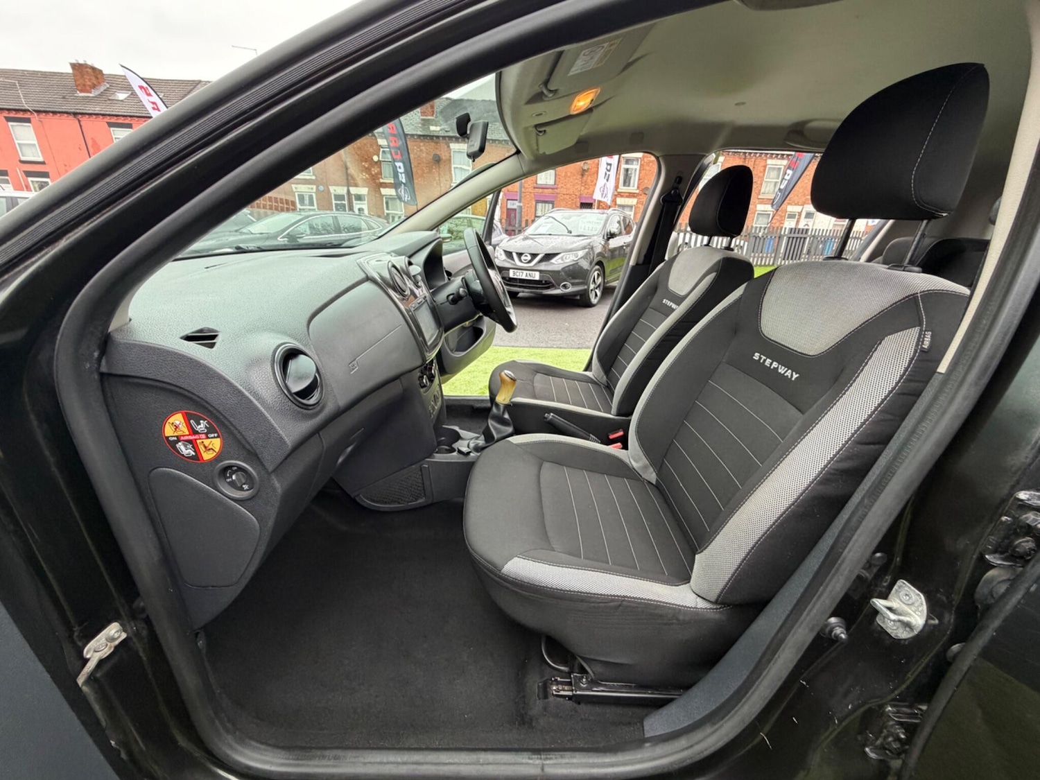 Used Dacia Sandero Stepway 2017 for sale - 77892118: Photo 28