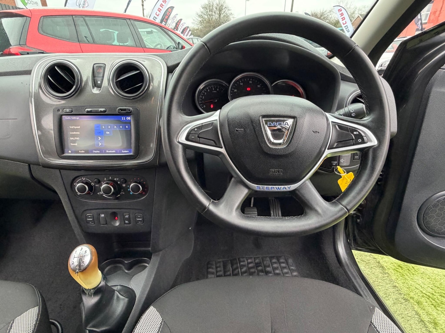 Used Dacia Sandero Stepway 2017 for sale - 77892118: Photo 38