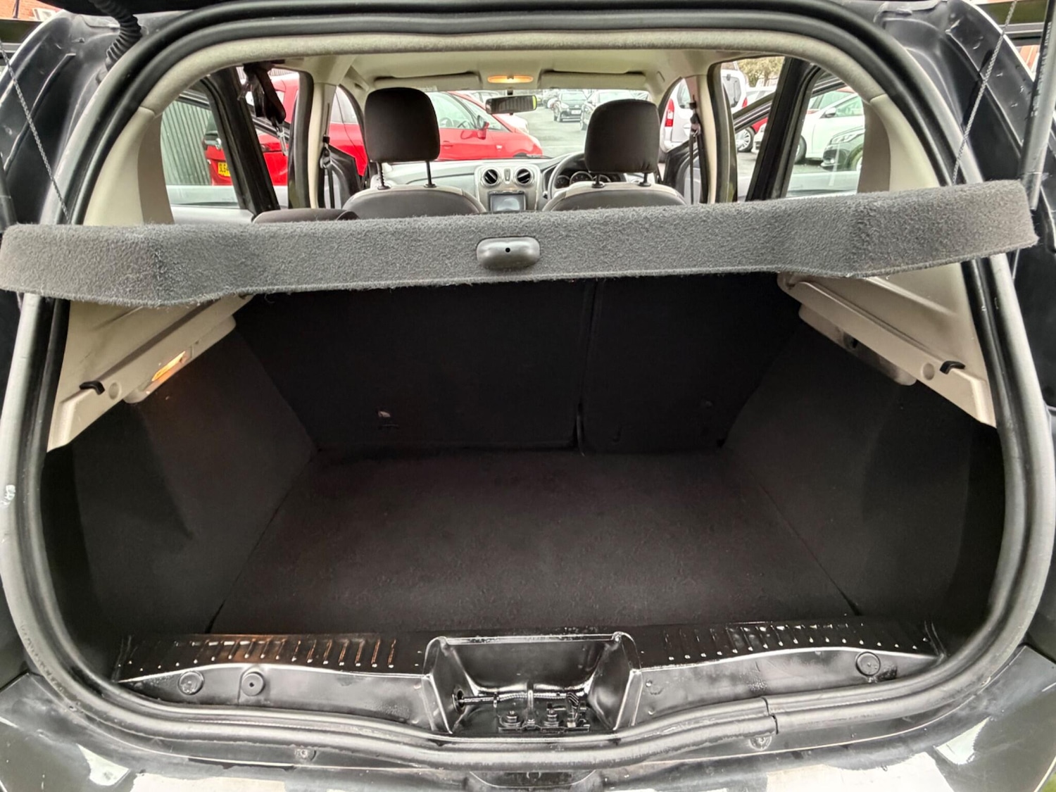 Used Dacia Sandero Stepway 2017 for sale - 77892118: Photo 40