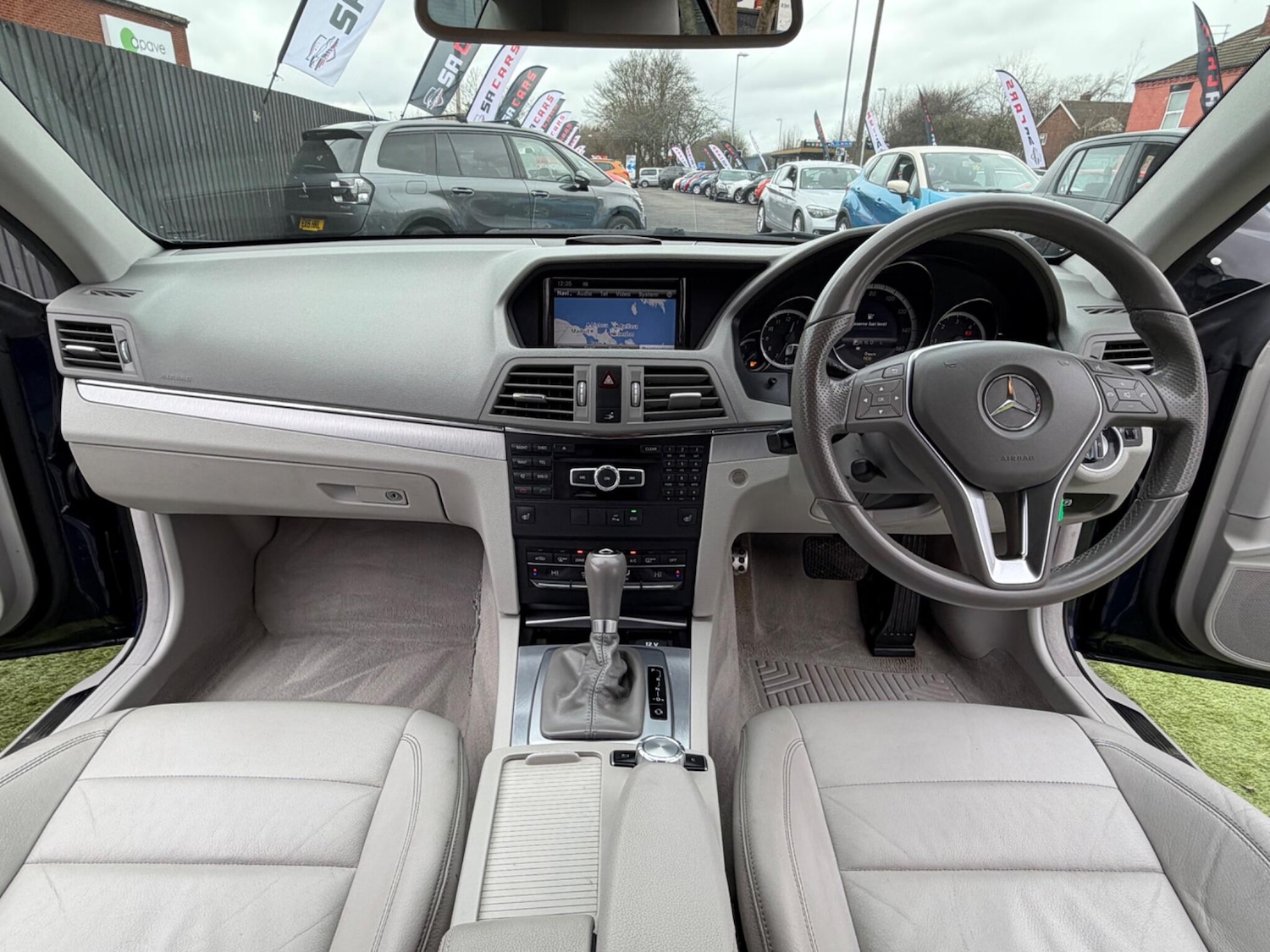 Used Mercedes-Benz E Class 2013 for sale - 77710377: Photo 2