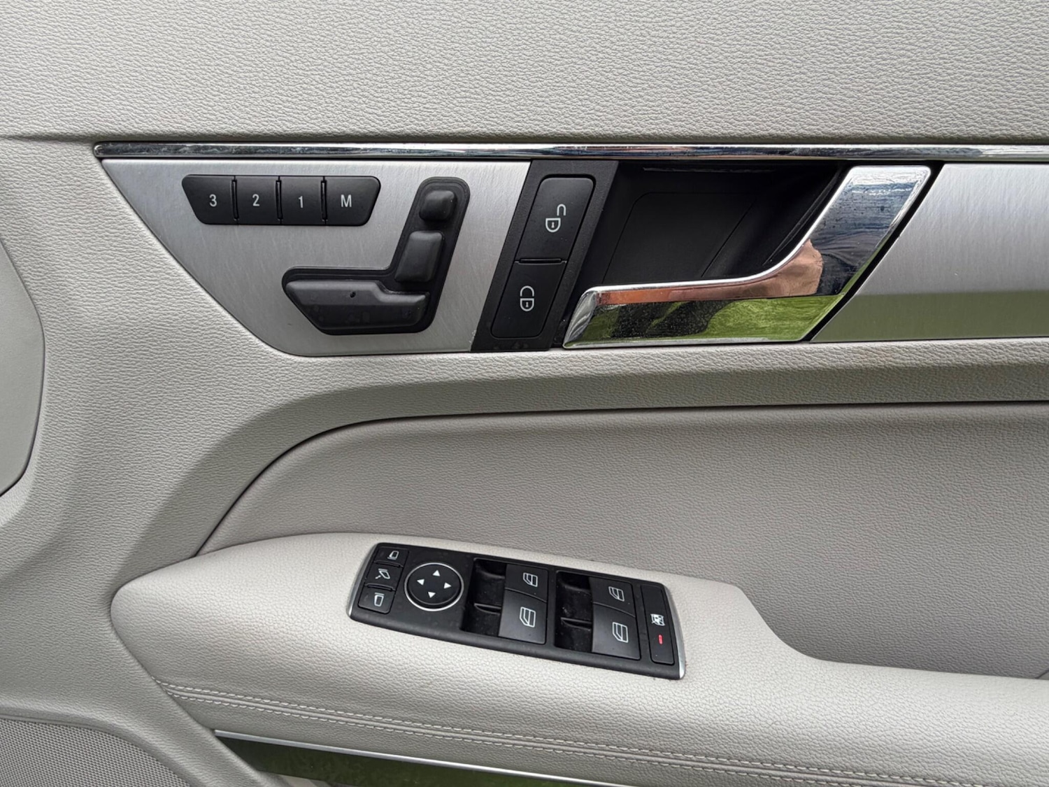 Used Mercedes-Benz E Class 2013 for sale - 77710377: Photo 27