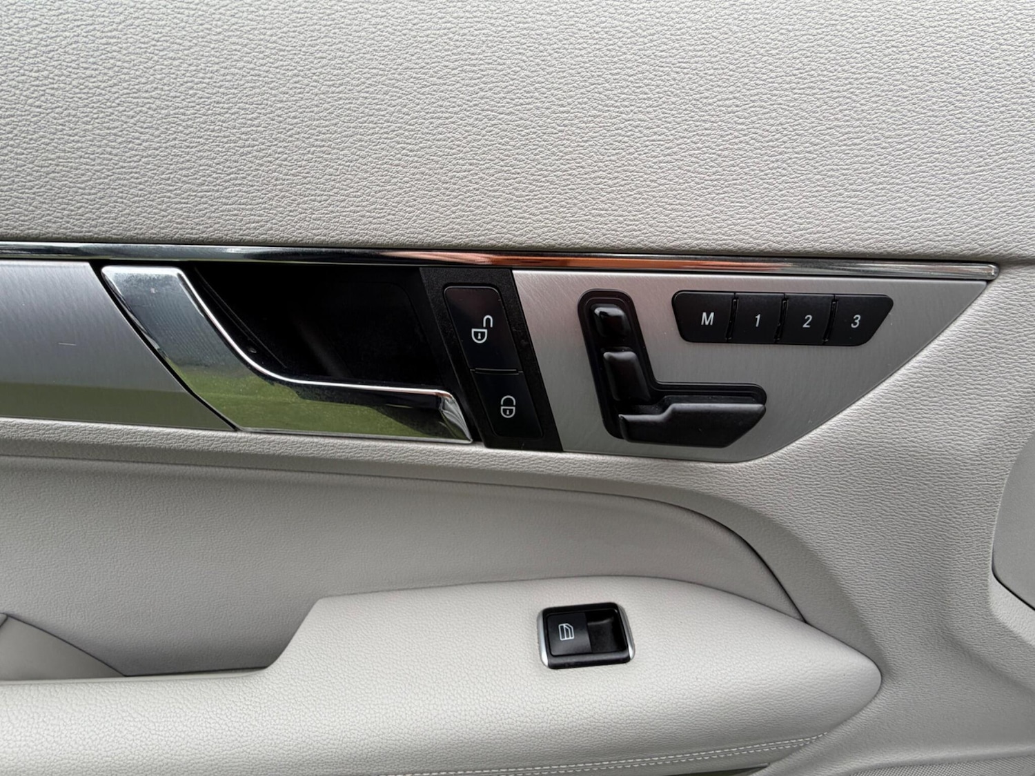 Used Mercedes-Benz E Class 2013 for sale - 77710377: Photo 28