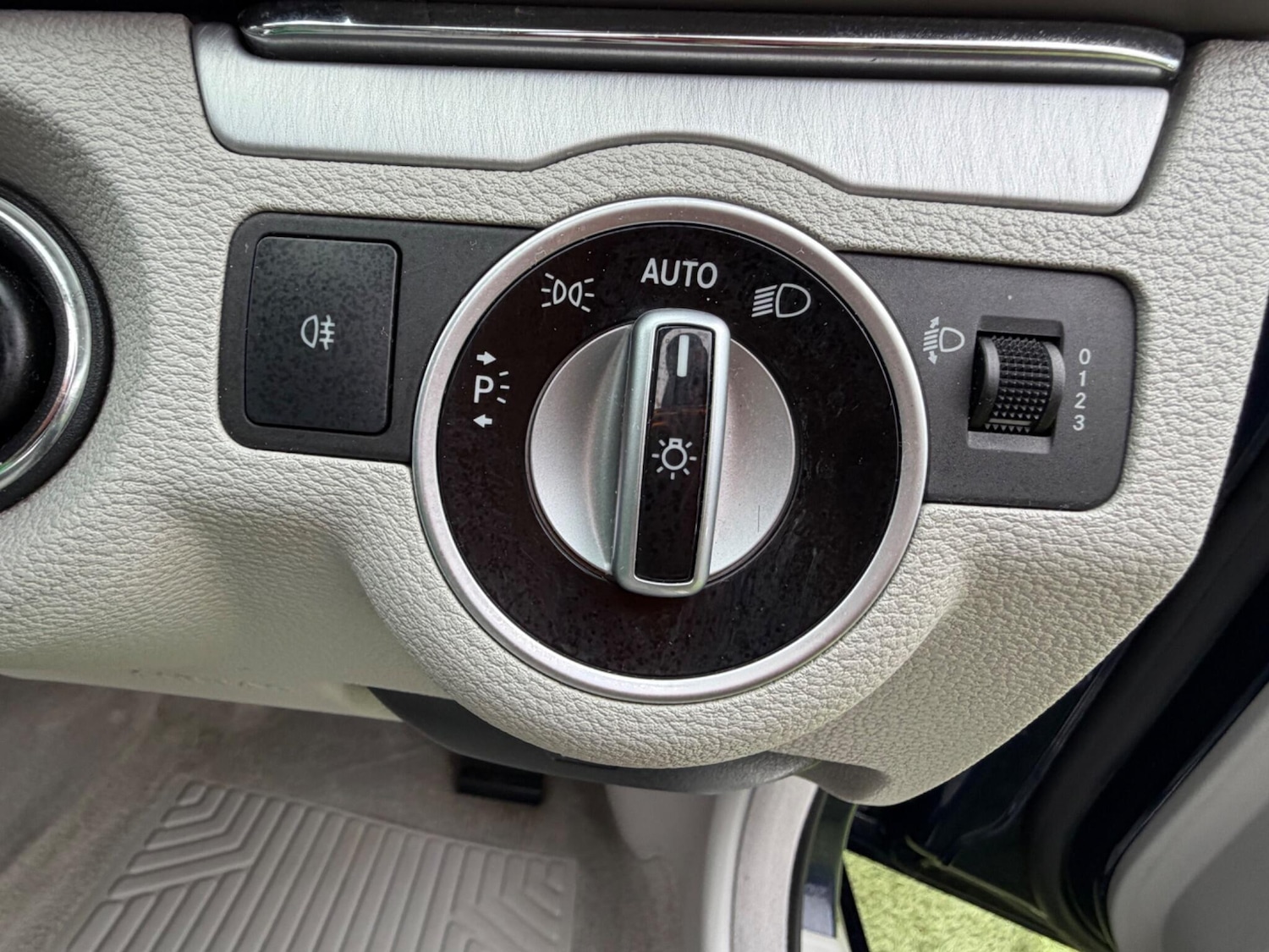 Used Mercedes-Benz E Class 2013 for sale - 77710377: Photo 29