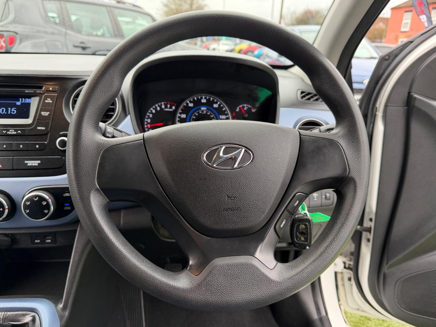 Used Hyundai i10 2014 for sale - 77305079: Photo 18