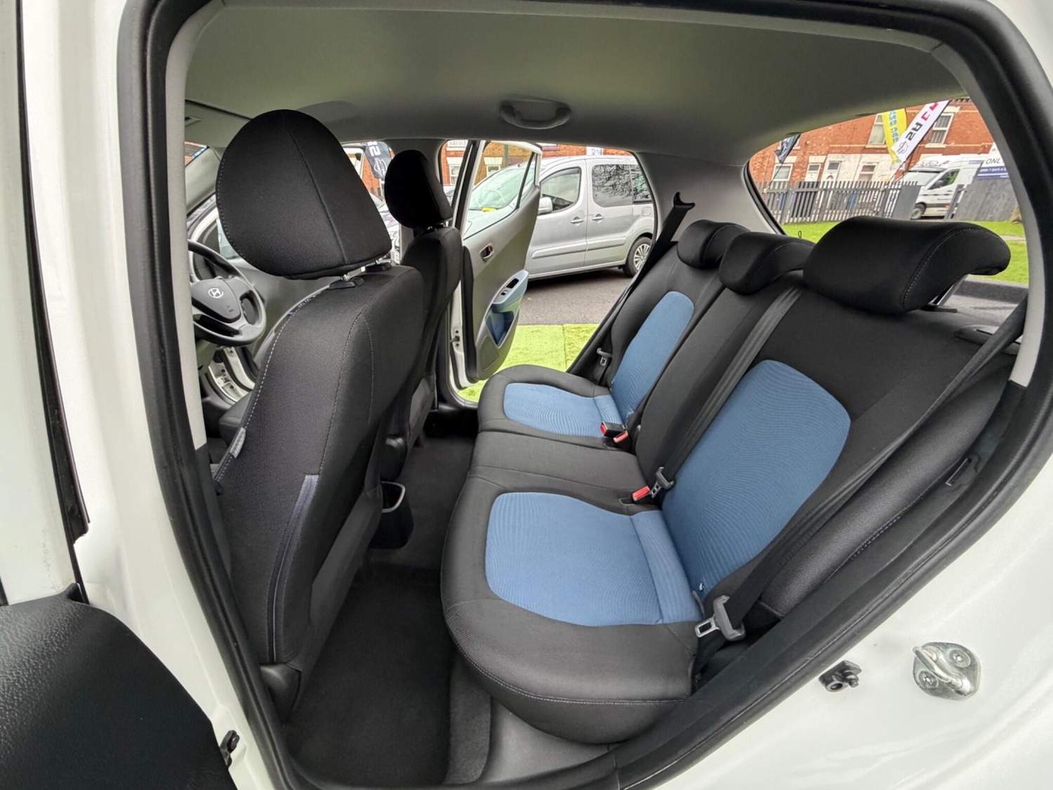 Used Hyundai i10 2014 for sale - 77305079: Photo 35