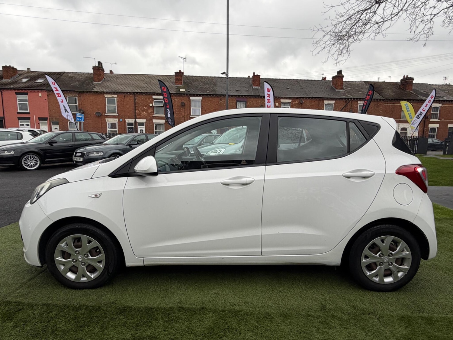 Used Hyundai i10 2014 for sale - 77305079: Photo 8