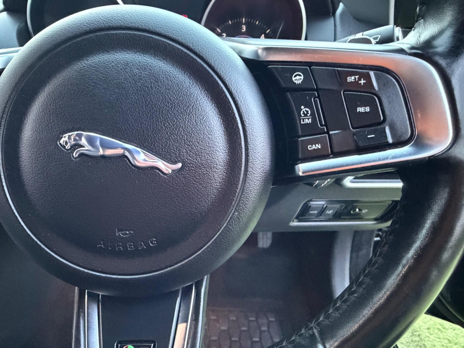 Used Jaguar XE for sale - 77768076: Photo 23