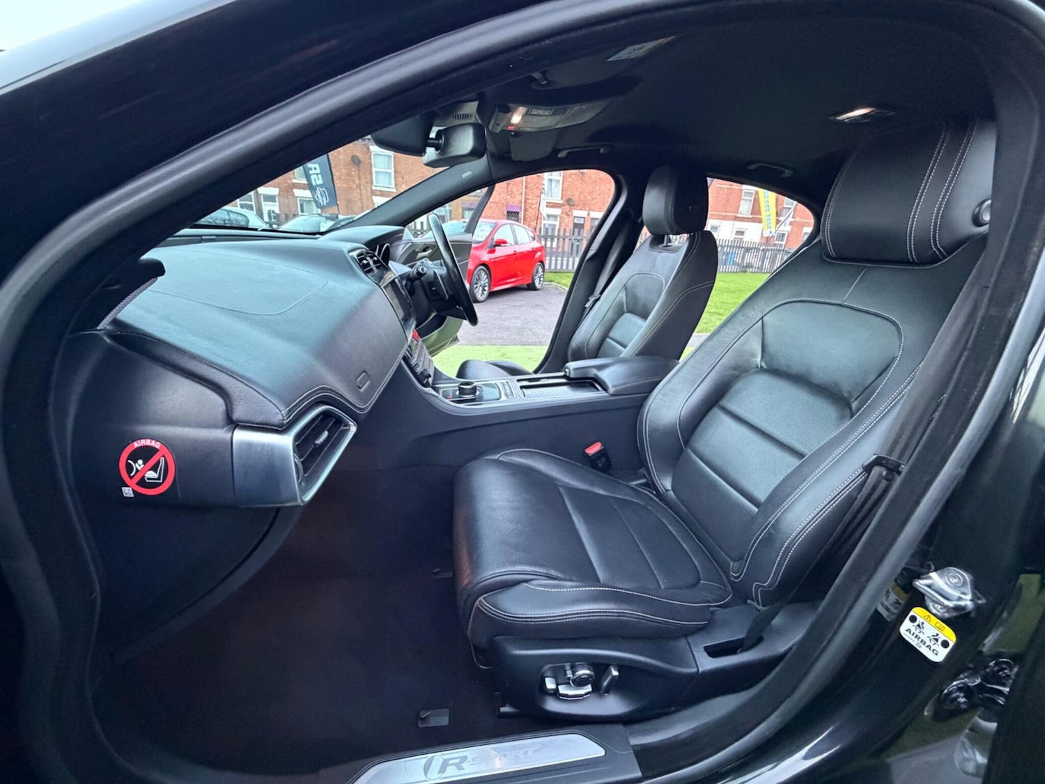 Used Jaguar XE for sale - 77768076: Photo 34