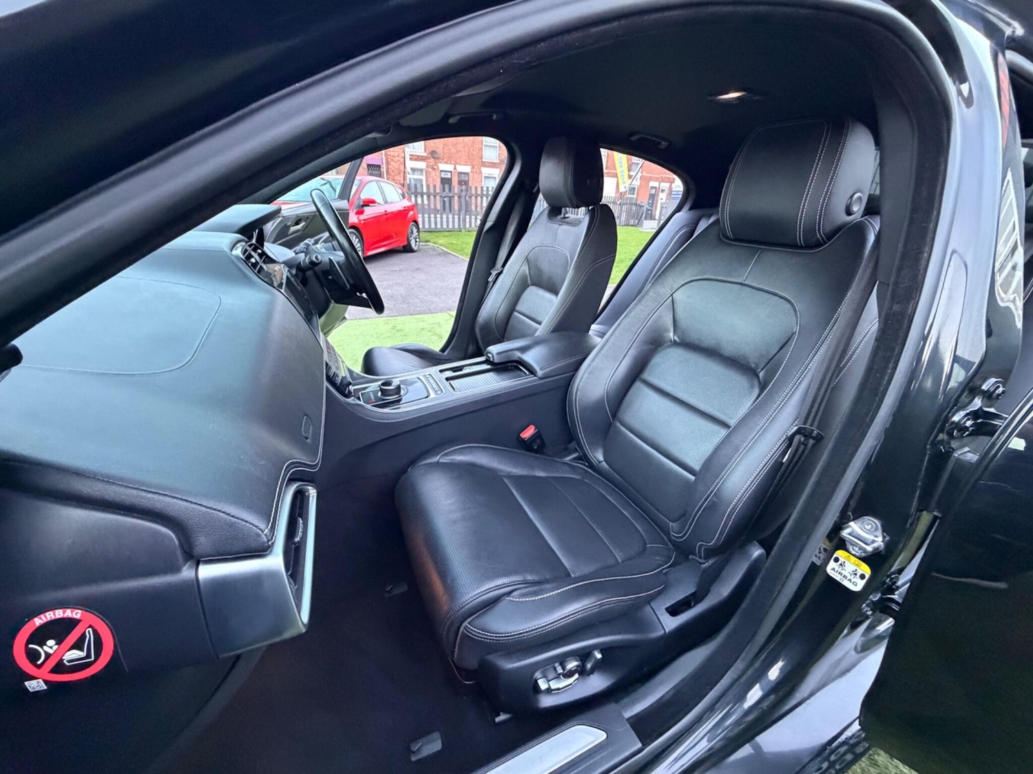 Used Jaguar XE for sale - 77768076: Photo 35