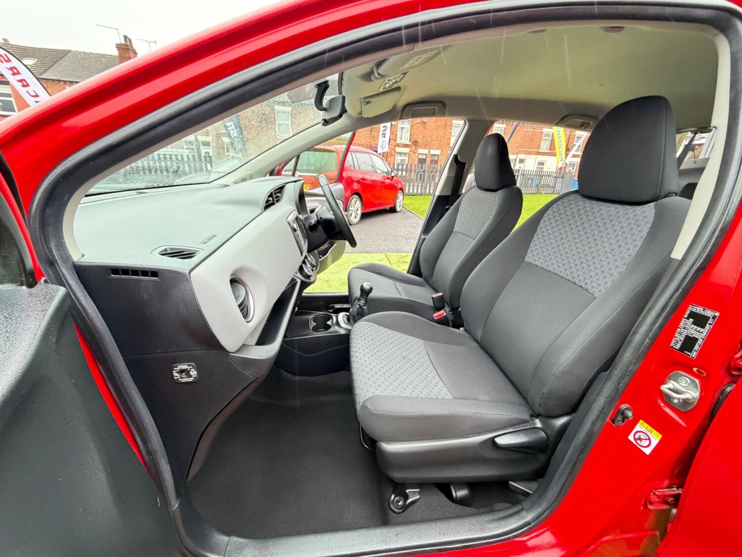 Used Toyota Yaris 2016 for sale - 77479191: Photo 33