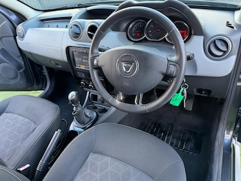 Used Dacia Duster 2015 for sale - 77315186: Photo