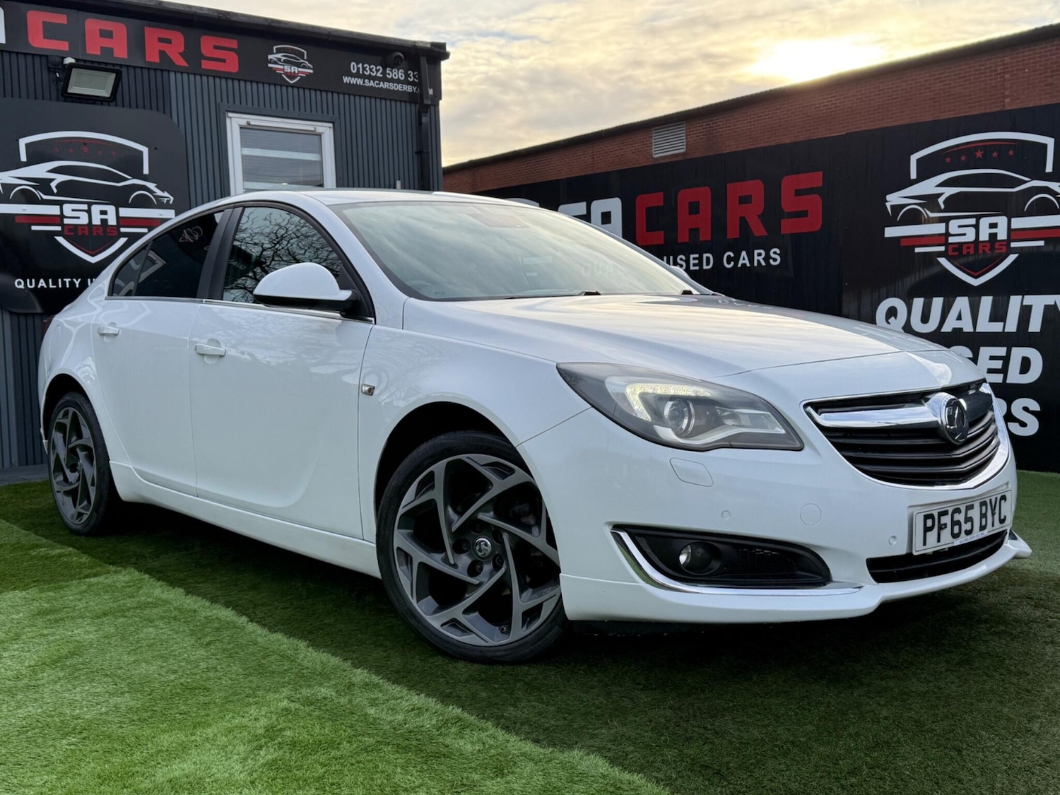 Used Vauxhall Insignia 2015 for sale - 76832483: Photo 1